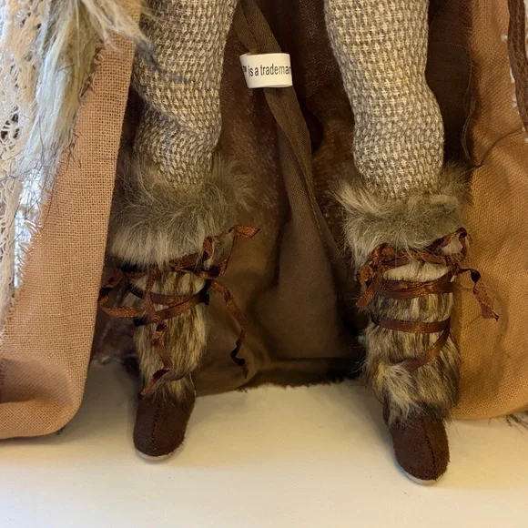 Robert Tonner Doll - Deja Vu Warrior Woman - Picture 3 of 15